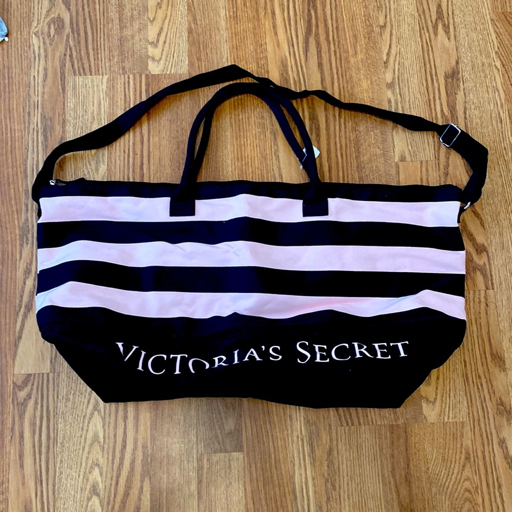 Victoria’s Secret Oversized Expandable Duffle/ Weekender bag